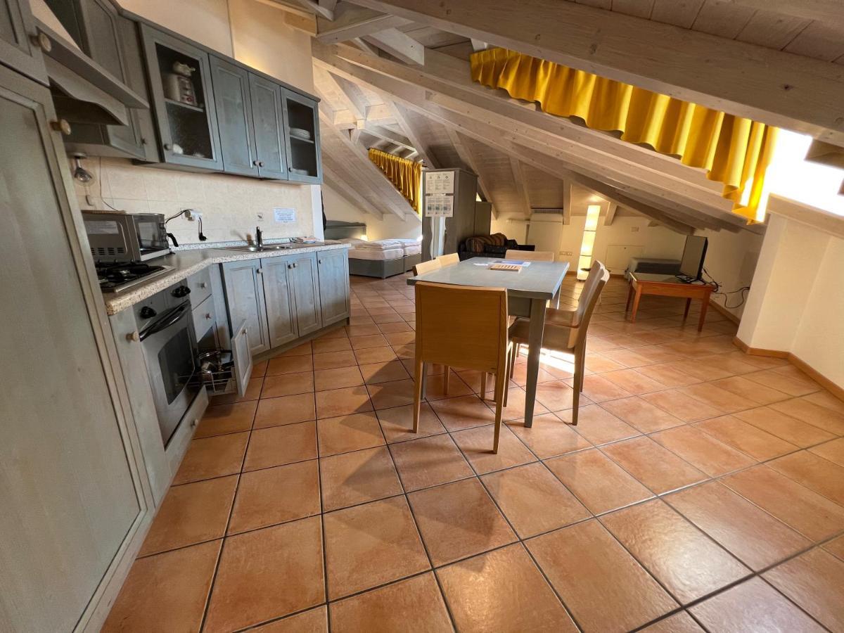 Studio Apartments Baia Azzurra 7 Torbole Sul Garda Bagian luar foto