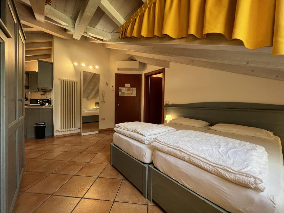 Studio Apartments Baia Azzurra 7 Torbole Sul Garda Bagian luar foto